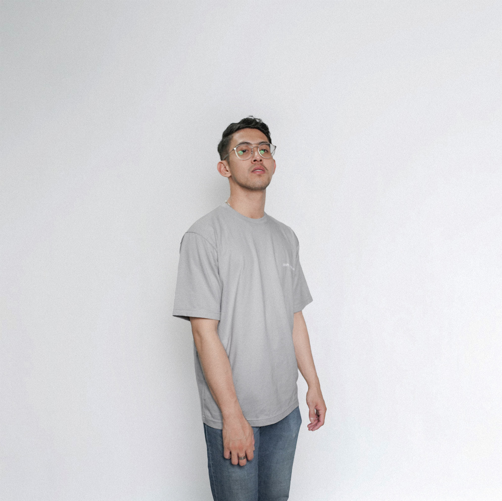 Signature Logo Relaxed Fit Text Print T Shirt – Light Grey